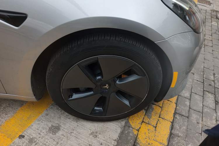 Used Tesla Model 3 2021 Standard Range Rear-Drive Upgraded Version Right Front Wheel Hub