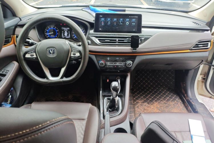 Used CHANGAN Eado DT 2019 1.6L Manual Enjoyment Model China VI Standard Center Console