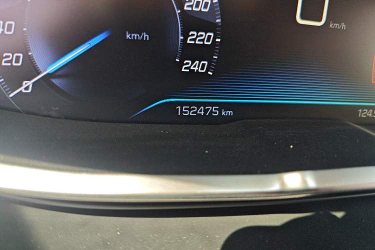 Used Peugeot 5008 2017 350THP 7-Seater Elite Edition Odometer Close Up