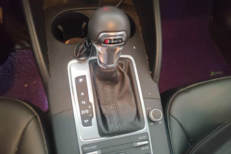 Used Audi A3 2020 Sportback 35 TFSI Fashion Edition China VI Emission Standard Gear Lever