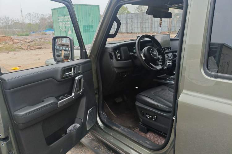 Used 212 T01 2024 2.0T Explorer
