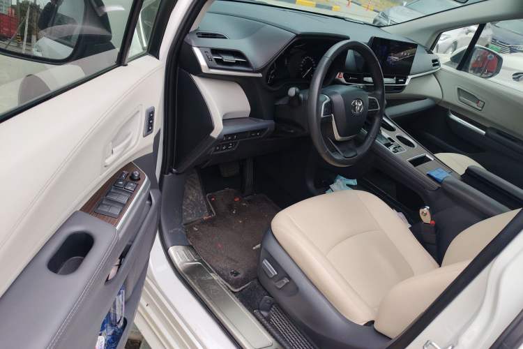 Used Toyota Sienna 2024 2.5L Hybrid Comfort Edition