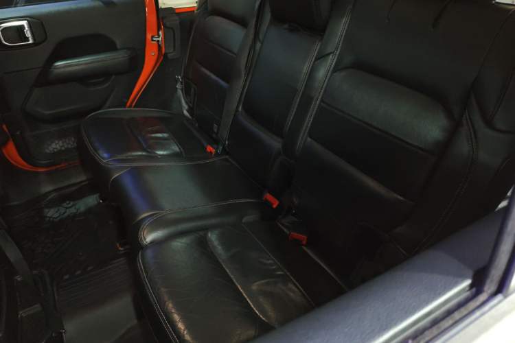 Used Jeep Wrangler 2018 2.0T Sahara Four-Door Edition
