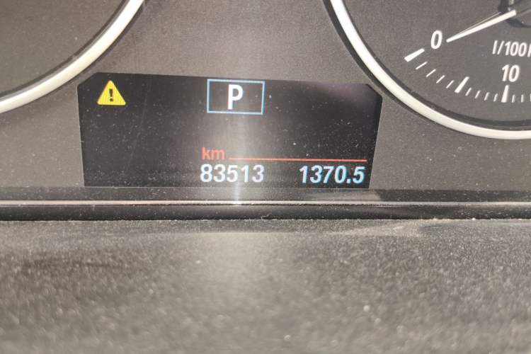 Used BMW 3 Series 2013 320Li Fashion Model Odometer Close Up