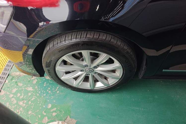 Used Volkswagen Passat 2017 330TSI DSG Luxury Edition Left Front Wheel Hub