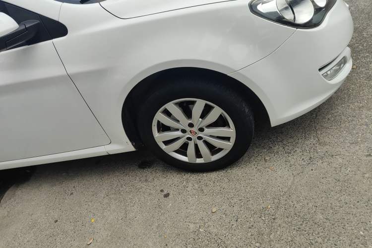 Used Roewe 350 2014 1.5L Automatic Xunyue Version Right Front Wheel Hub