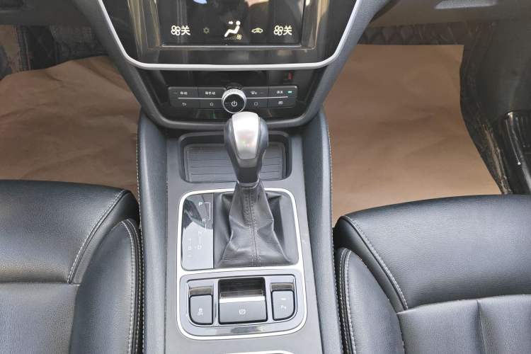 Used BYD Song MAX 2017 1.5T Automatic Smart Connect Prestige 7-Seater Gear Lever