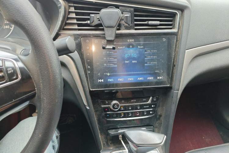 Used Venucia D60 2020 1.6L XL CVT Enjoyment Edition Audio And AC Panel