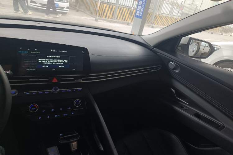 Used Hyundai Elantra 2023 1.5L CVT LUX Prestige Edition
