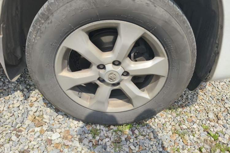 Used Toyota RAV4 2013 2.0L CVT Two-Wheel Drive Urban Edition Right Front Wheel Hub