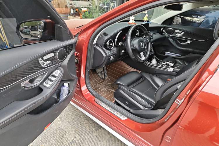 Used Mercedes-Benz C-Class 2017 Facelift C 200 L Sport Edition Driver Seat