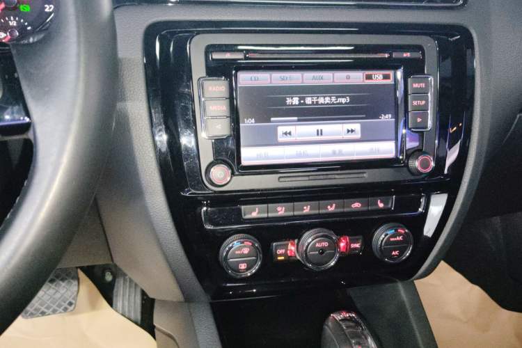 Used Volkswagen Sagitar 2015 230TSI Automatic Luxury Model