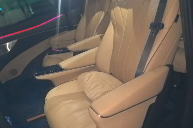 Used Denza D9 2024 DM-i 970 Luxury Model
