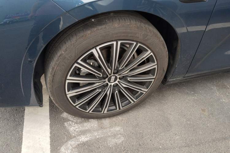 Used Geely Galaxy 8 2025 130km EM-P Starship Edition Left Front Wheel Hub