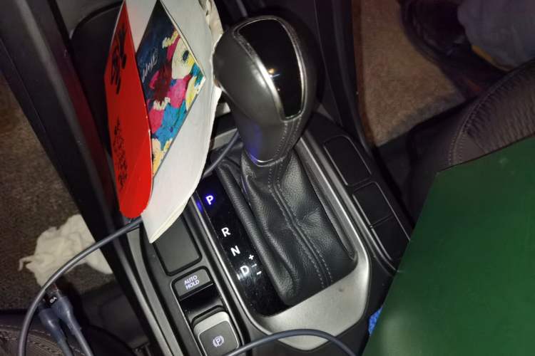 Used Hyundai Santa Fe 2013 2.4L Automatic 2WD Comfort Edition Gear Lever