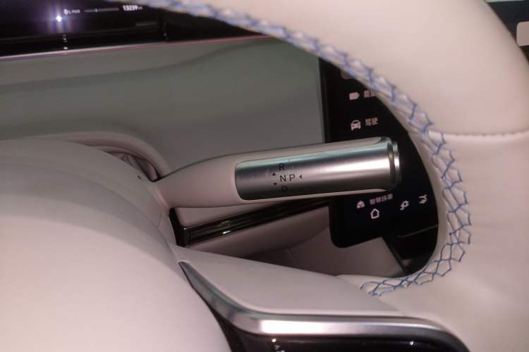 Used Hima Luxeed S7 2025 855 km Max Gear Lever