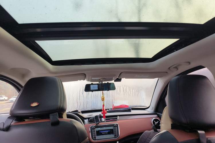 Used BAIC Ruixiang X3 2022 1.5L Manual Luxury Version 7 Seats Headliner