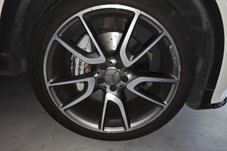 Used Mercedes-Benz GLC AMG 2017 AMG GLC 43 4MATIC Right Front Wheel Hub