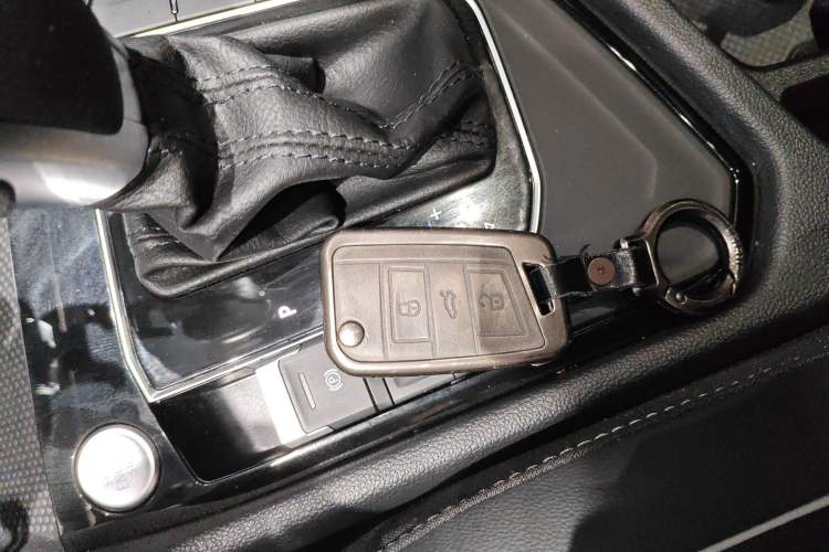 Used Volkswagen Tiguan L 2024 330TSI Automatic Two-Wheel Drive R-Line Enhanced Edition
