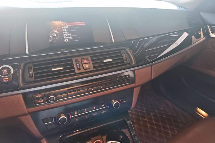 Used BMW 5 Series 2014 520Li Elegant Model
