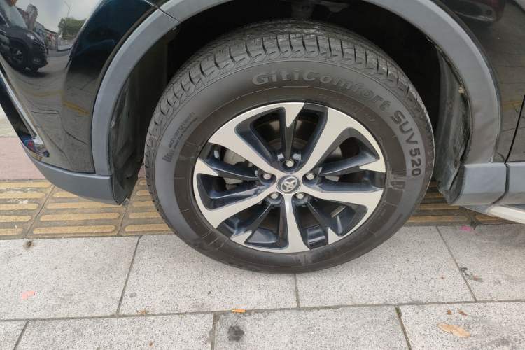 Used Toyota RAV4 2016 2.0L CVT Two-Wheel Drive Fashion Edition China V Standard
