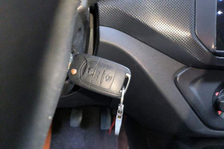 Used Wuling Hongguang 2019 1.5L S Basic Version China VI Standard LAR Vehicle Key