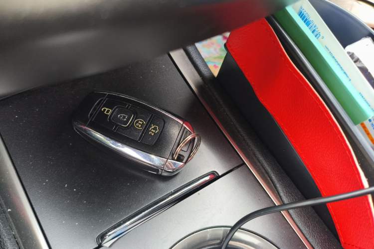 Used Lincoln MKC 2017 2.0T Two-Wheel Drive Deluxe Edition
