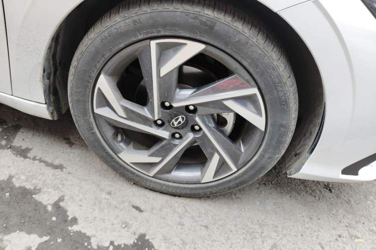 Used Hyundai Elantra 2023 1.5L CVT LUX Prestige Edition Right Front Wheel Hub