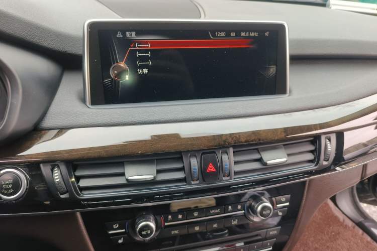 Used BMW X5 2015 xDrive28i
