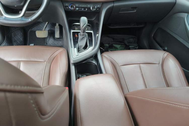 Used Buick GL6 2018 18T 6-Seater Luxury Model Gear Lever