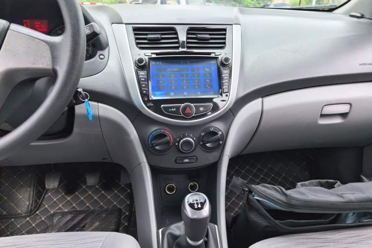 Used Hyundai Verna (older generation) 2014 1.4L Manual Smart GLS Trim Audio And AC Panel