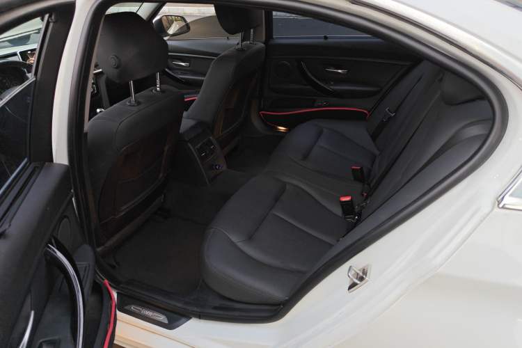 Used BMW 3 Series 2017 318Li Fashion Model Left Rear Seat