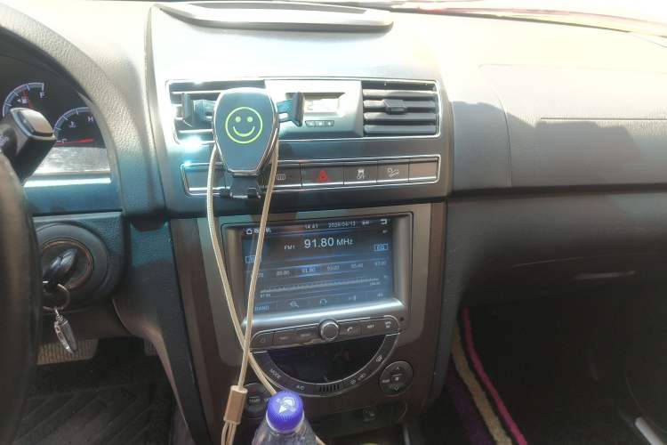 Used SsangYong Rexton W 2014 2.0T Four-Wheel Drive Luxury Navigation Version with 7 Seats Audio And AC Panel