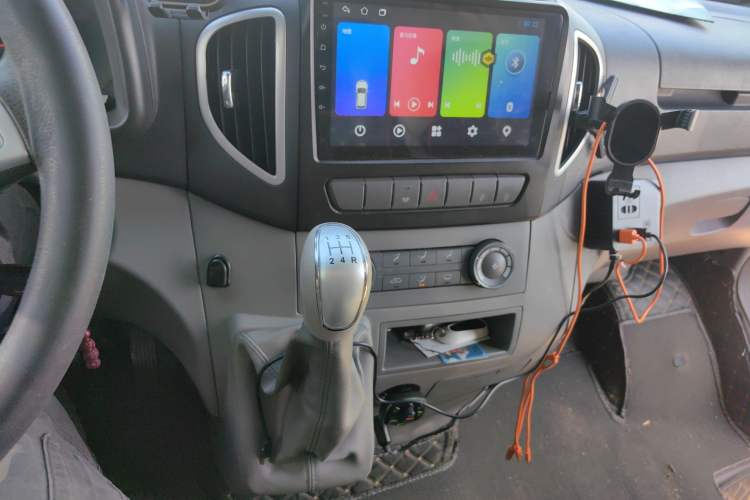 Used JAC Group Sunray 2021 2.0T Fuel-Efficient King Logistics Van Long Wheelbase D20TCIF1 Audio And AC Panel