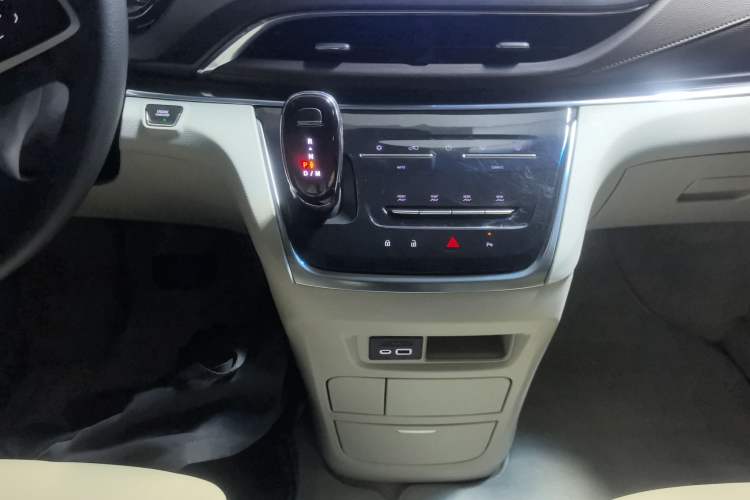 Used Buick GL8 2023 Land Executive Class Comfort Model