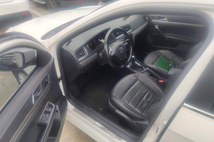 Used Volkswagen Lavida 2013 Revised Version 1.6L Automatic Luxury Edition Driver Seat