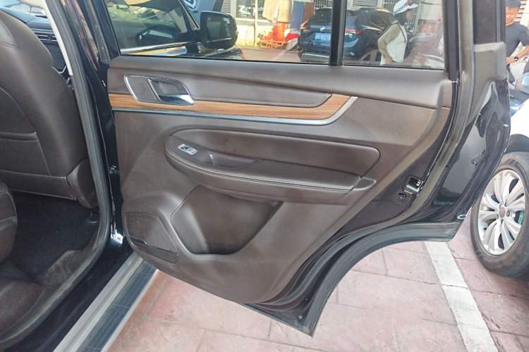 Used Roewe RX8 2019 30T Smart Connectivity Two-Wheel Drive Supreme Flagship Edition