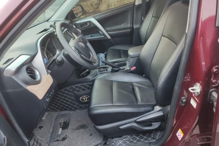 Used Toyota RAV4 2016 2.0L CVT Two-Wheel Drive Fashion Edition China V Standard
