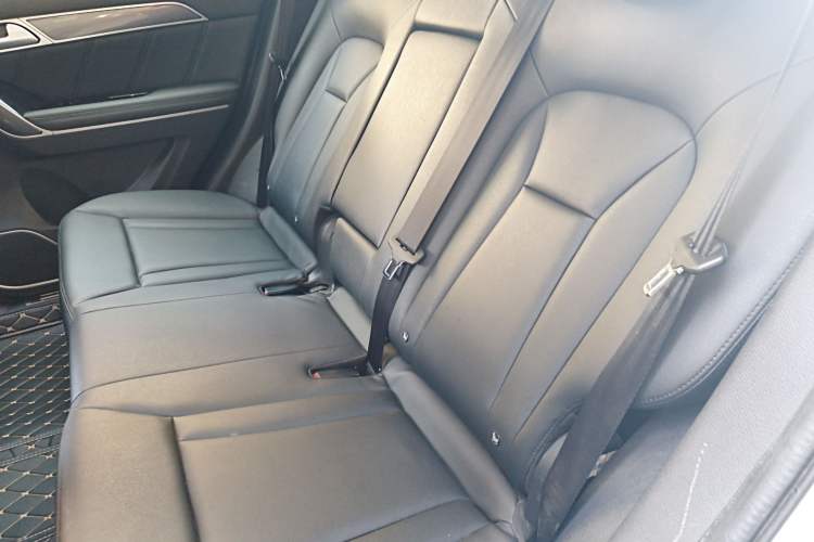 Used Haval H6 Coupe 2016 Blue Label 1.5T Automatic Two-Wheel Drive Urban Model Left Rear Seat