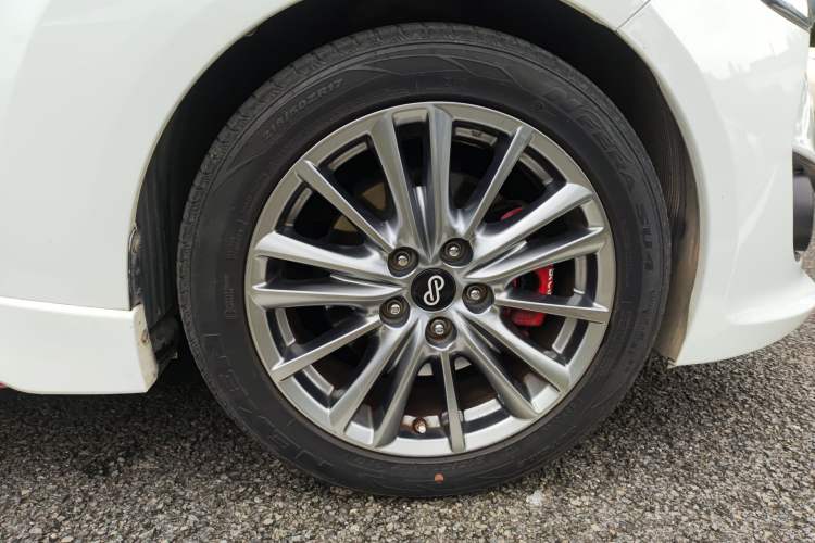 Used Hyundai Veloster 2015 1.6T Automatic Luxury Edition Right Front Wheel Hub