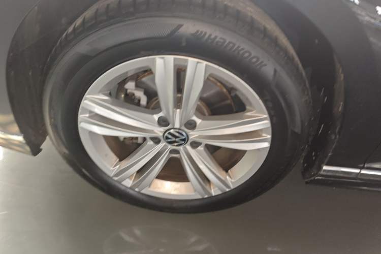 Used Volkswagen Magotan 2023 2 Million Units Limited-Edition 280TSI DSG Comfort Version Left Front Wheel Hub