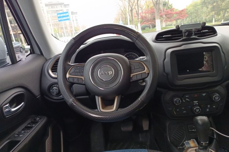 Used Jeep Renegade 2018 Connected Large Screen Version 180T Automatic High-Energy Edition Steering Wheel