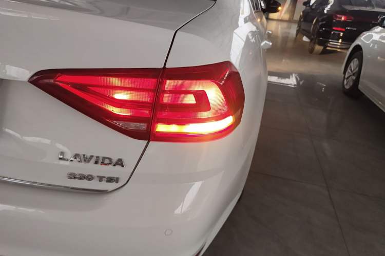 Used Volkswagen Lavida 2017 230TSI DSG Comfort Edition
