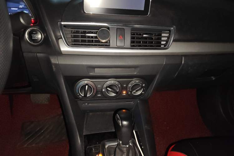 Used Mazda 3 Axela 2014 Sedan 1.5L Automatic Comfort Model