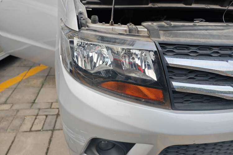 Used JAC Refine M3 2015 Maker Edition 1.6L Luxury Version Right Front Headlight