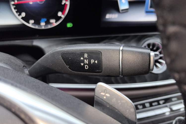 Used Mercedes-Benz E-Class 2016 E 300 L Sporty and Stylish Model Gear Lever