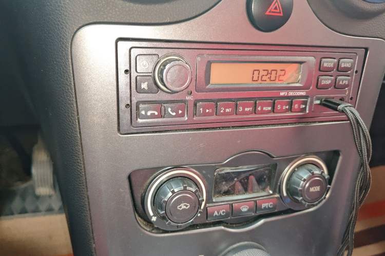 Used Foton Intelligent Blue Elf E7 2023 Pure Electric Van Flat Roof 2 Seats CATL 46.36 kWh Audio And AC Panel