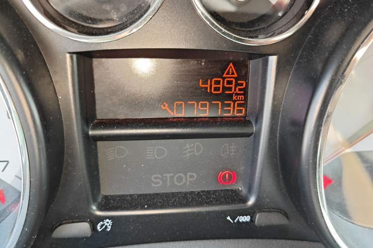 Used Peugeot 308 2014 Enjoy Edition Classic 1.6L Manual YouShang Model Odometer Close Up