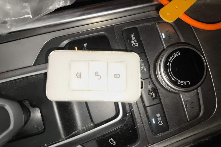 Used BYD Song New Energy 2017 Song DM 1.5TID All-Wheel Drive Prestige Model Vehicle Key