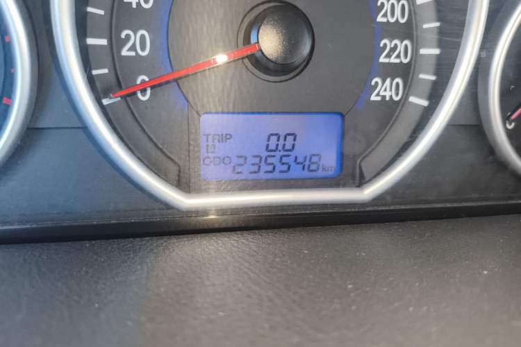 Used Hyundai Veracruz 2009 3.8L Comfort Edition Odometer Close Up